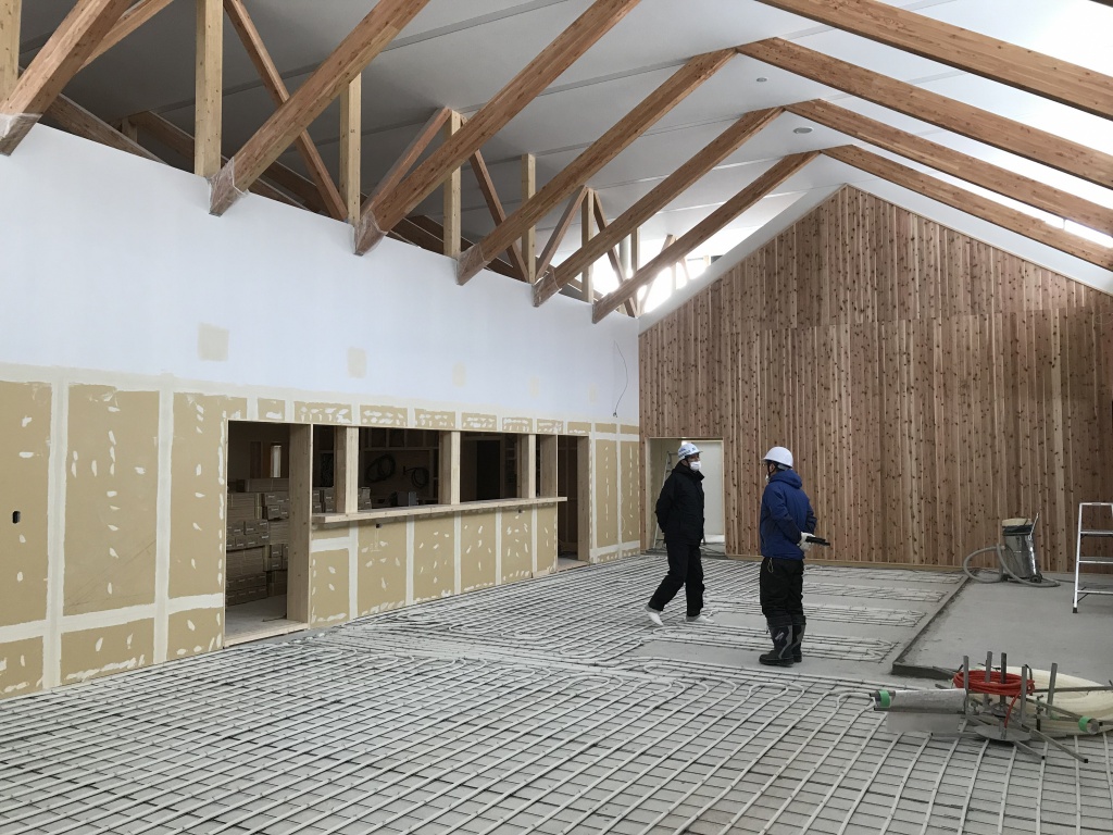 玄関、絵本の待合ホール、職員室の画像