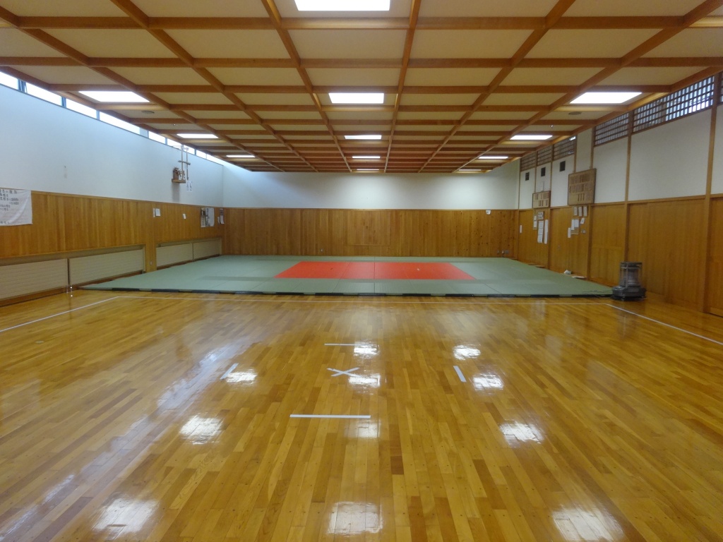 柔道場・剣道場（手前）の画像