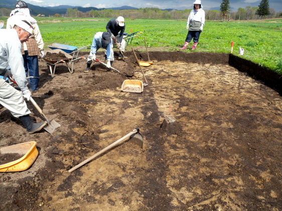柵列の延長を確認