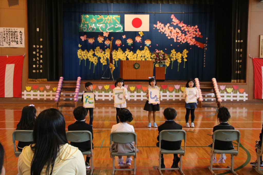 館小2年生の歓迎の踊り