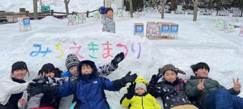 冬の道駅